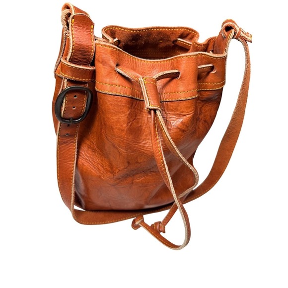 The Unbranded Brand Handbags - Rare Frye Vintage Cognac Leather Drawstring Bucket Bag Crossbody DB501 Mexico